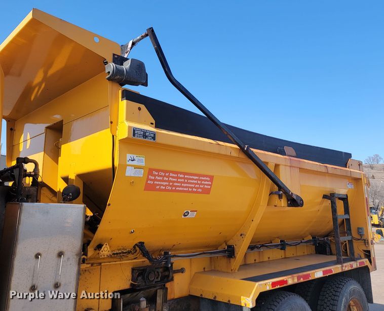 image for item LV9411 2012 International WorkStar 7500  dump truck