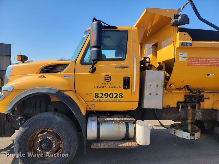 image for item LV9411 2012 International WorkStar 7500  dump truck