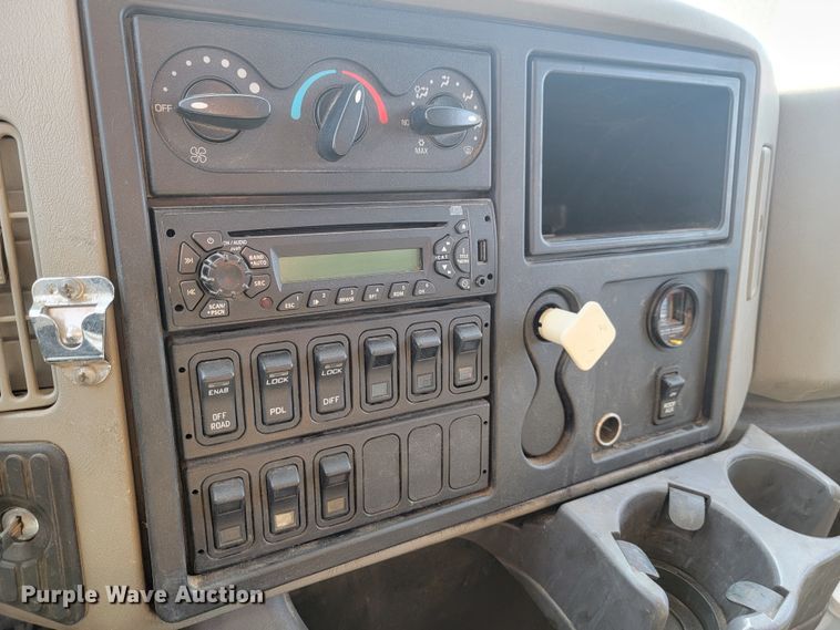 image for item LV9411 2012 International WorkStar 7500  dump truck