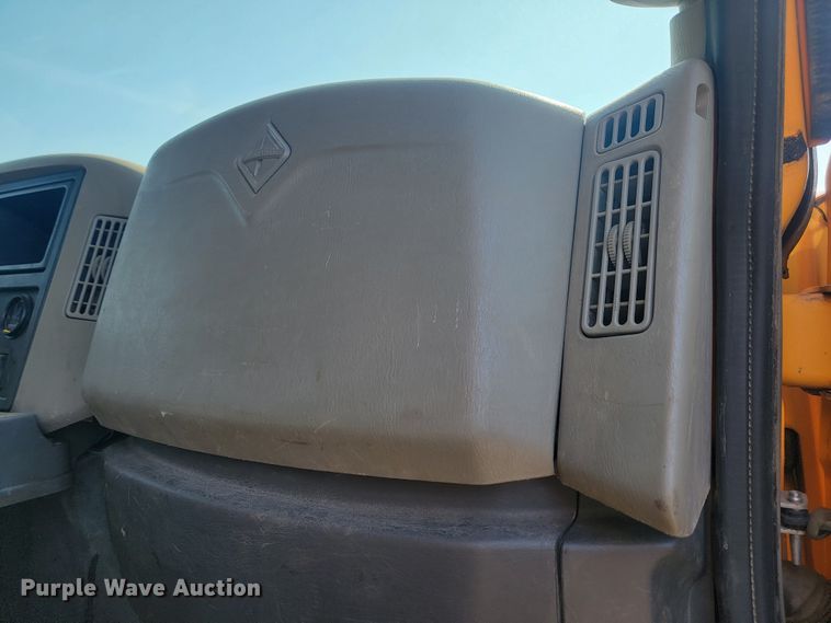 image for item LV9411 2012 International WorkStar 7500  dump truck