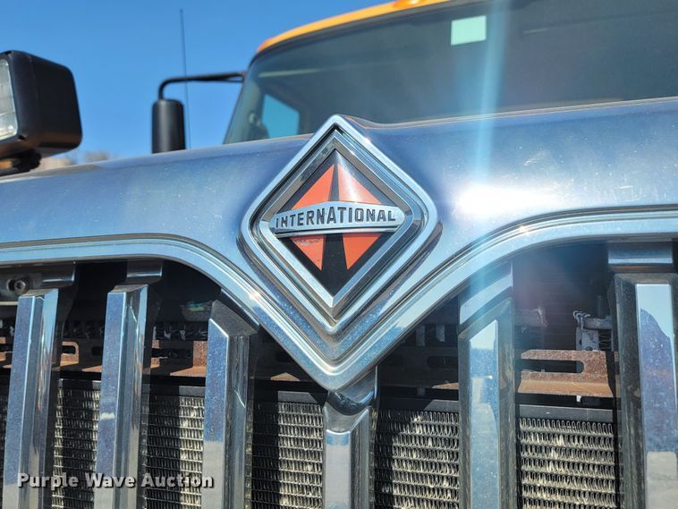 image for item LV9411 2012 International WorkStar 7500  dump truck