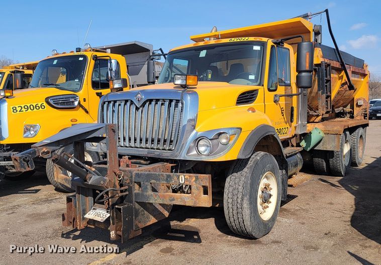 image for item LV9412 2008 International WorkStar 7400  dump truck