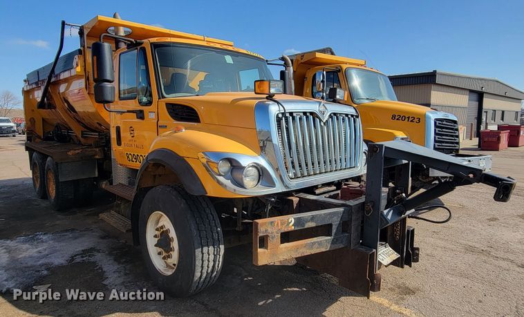 image for item LV9412 2008 International WorkStar 7400  dump truck