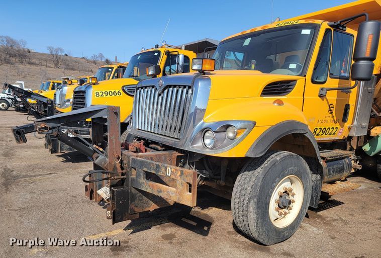 image for item LV9412 2008 International WorkStar 7400  dump truck