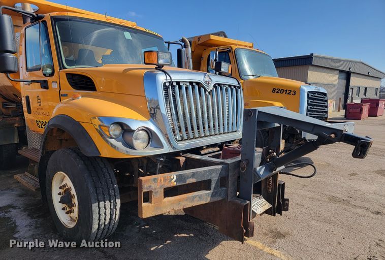 image for item LV9412 2008 International WorkStar 7400  dump truck