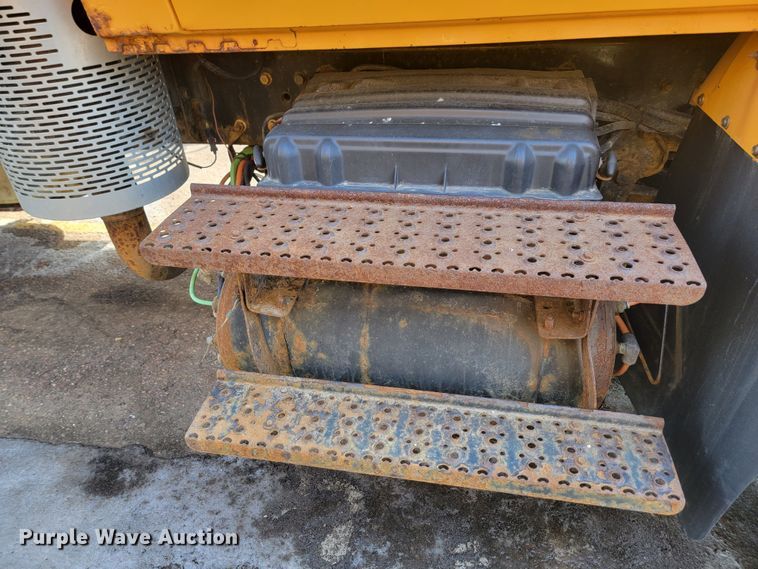 image for item LV9412 2008 International WorkStar 7400  dump truck