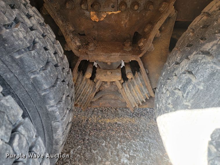 image for item LV9412 2008 International WorkStar 7400  dump truck