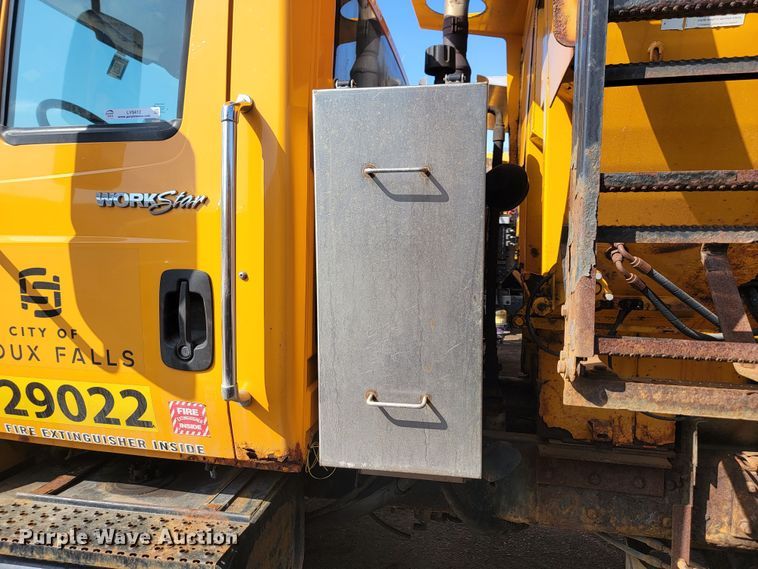 image for item LV9412 2008 International WorkStar 7400  dump truck