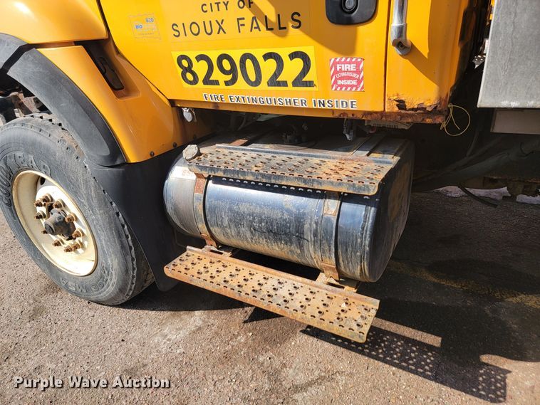 image for item LV9412 2008 International WorkStar 7400  dump truck