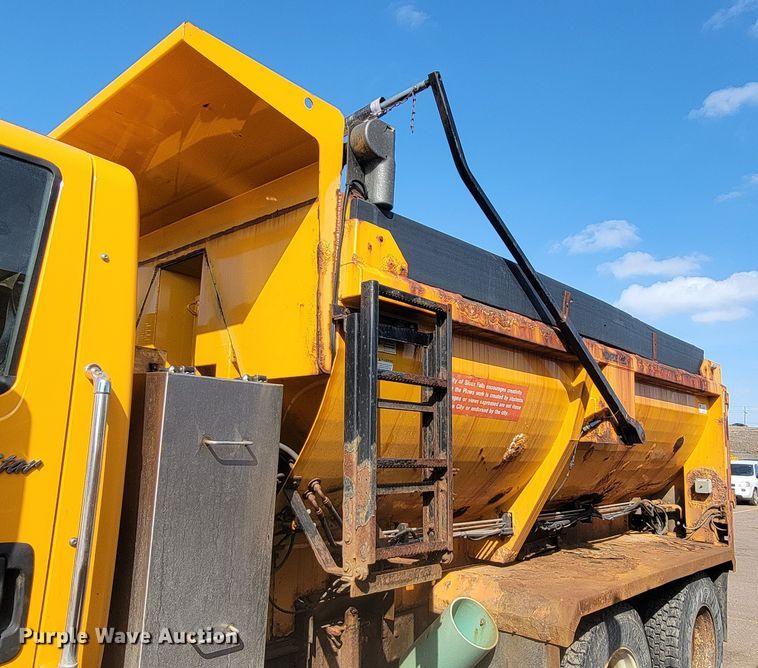 image for item LV9412 2008 International WorkStar 7400  dump truck