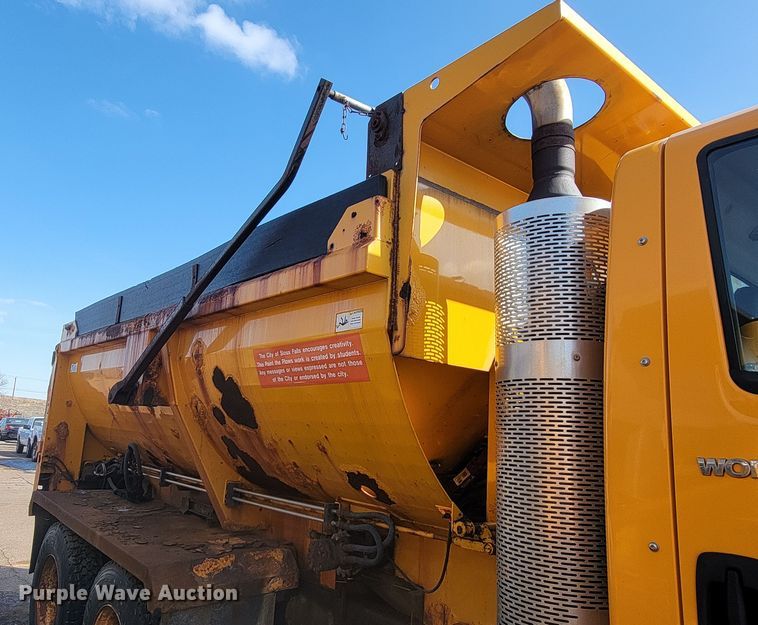 image for item LV9412 2008 International WorkStar 7400  dump truck