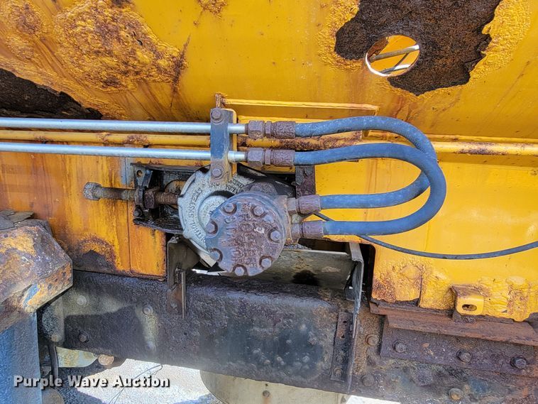 image for item LV9412 2008 International WorkStar 7400  dump truck