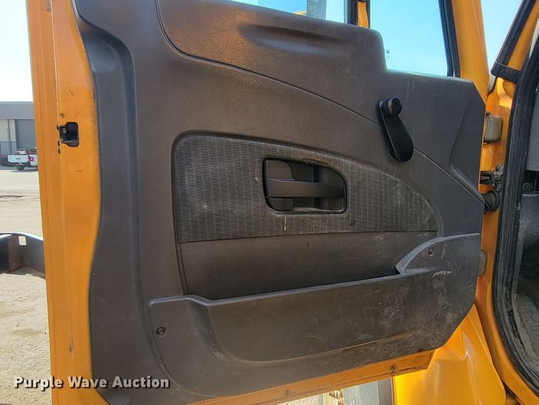 image for item LV9412 2008 International WorkStar 7400  dump truck