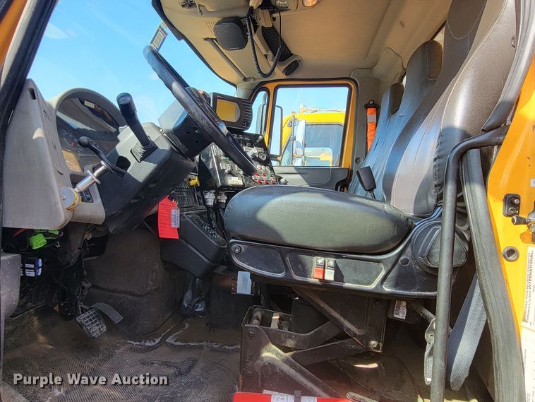 image for item LV9412 2008 International WorkStar 7400  dump truck