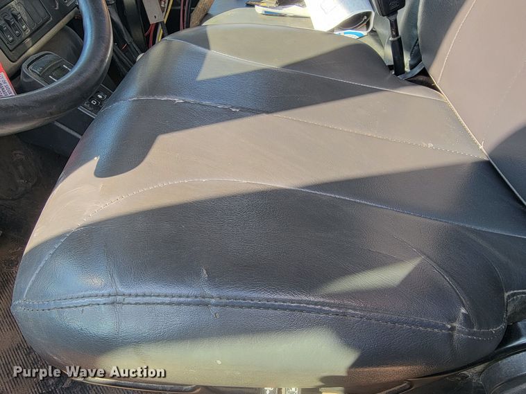 image for item LV9412 2008 International WorkStar 7400  dump truck