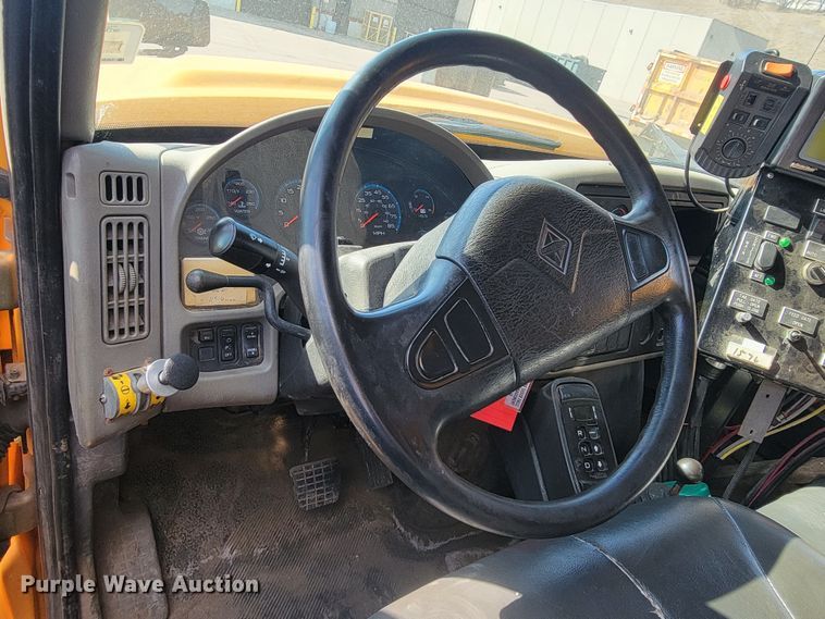 image for item LV9412 2008 International WorkStar 7400  dump truck