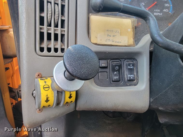 image for item LV9412 2008 International WorkStar 7400  dump truck