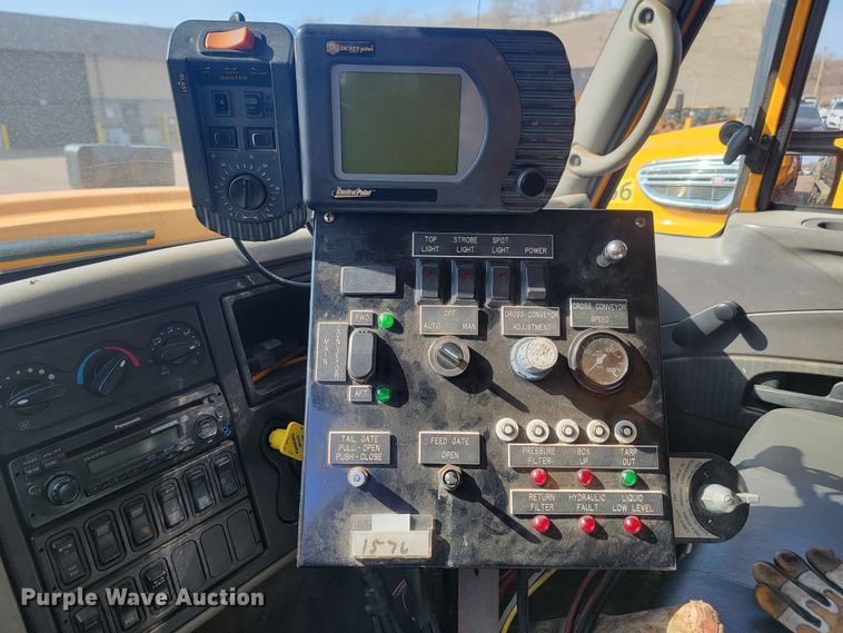 image for item LV9412 2008 International WorkStar 7400  dump truck