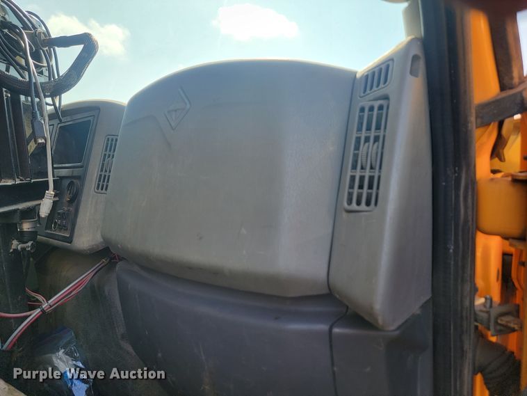 image for item LV9412 2008 International WorkStar 7400  dump truck