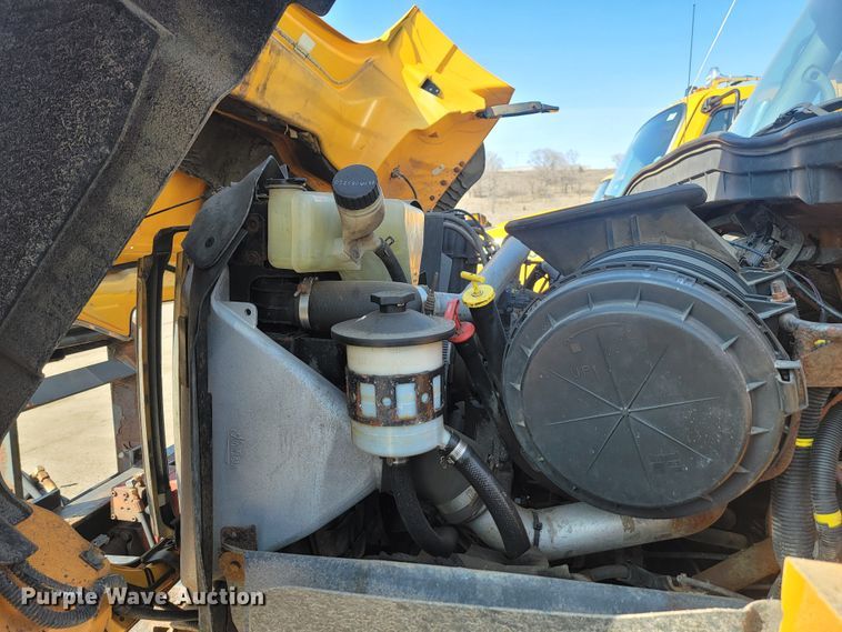 image for item LV9412 2008 International WorkStar 7400  dump truck