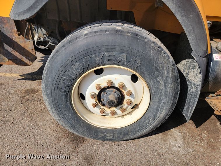 image for item LV9412 2008 International WorkStar 7400  dump truck