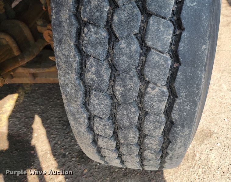 image for item LV9412 2008 International WorkStar 7400  dump truck