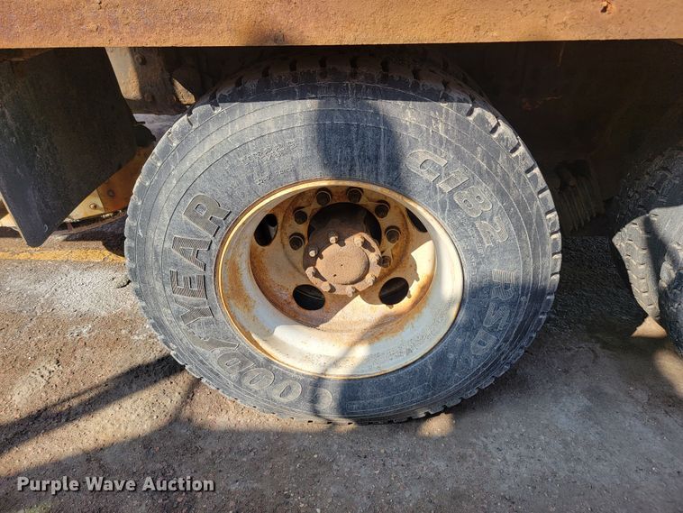 image for item LV9412 2008 International WorkStar 7400  dump truck