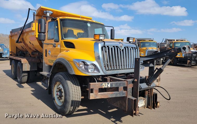 image for item LV9413 2008 International WorkStar 7400  dump truck