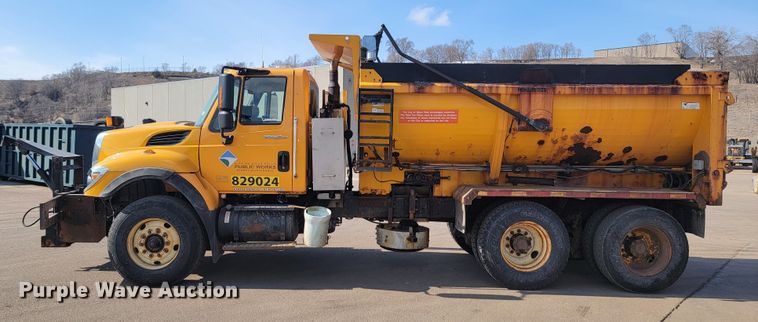 image for item LV9413 2008 International WorkStar 7400  dump truck