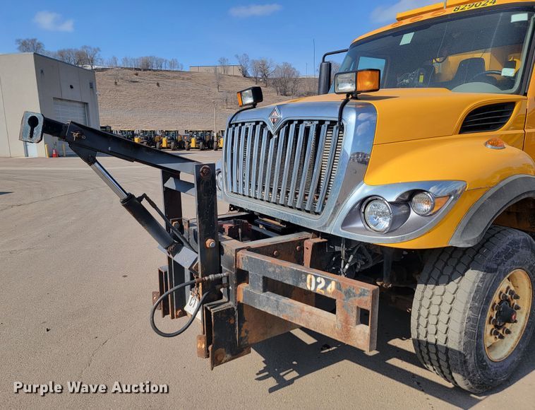 image for item LV9413 2008 International WorkStar 7400  dump truck