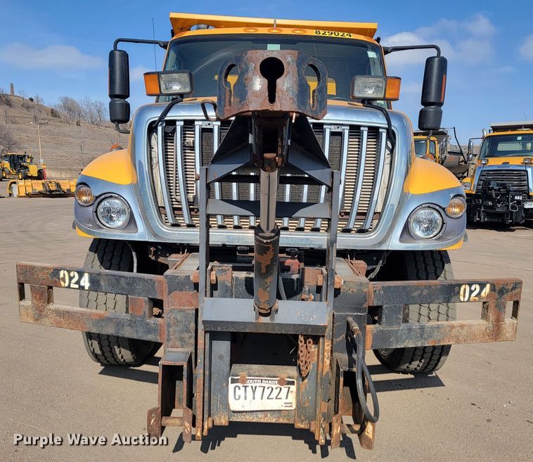 image for item LV9413 2008 International WorkStar 7400  dump truck