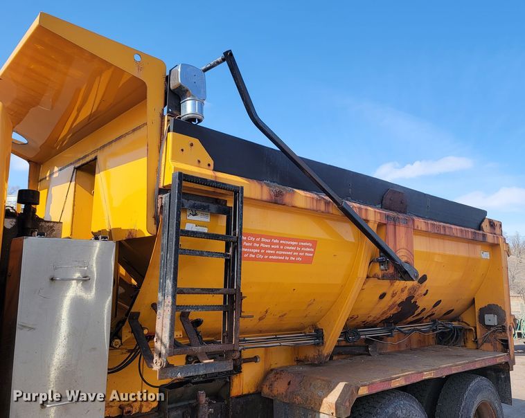 image for item LV9413 2008 International WorkStar 7400  dump truck