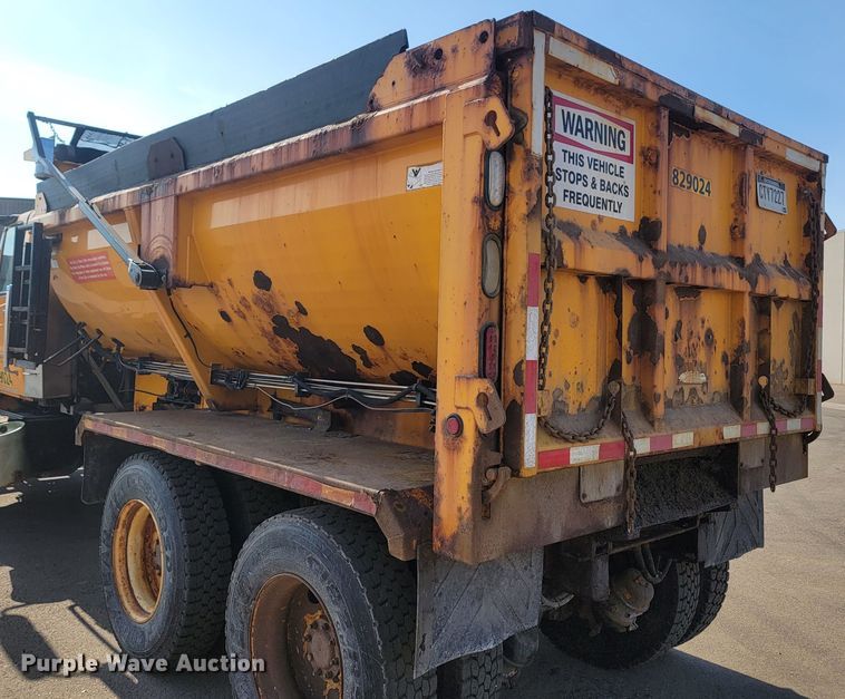 image for item LV9413 2008 International WorkStar 7400  dump truck