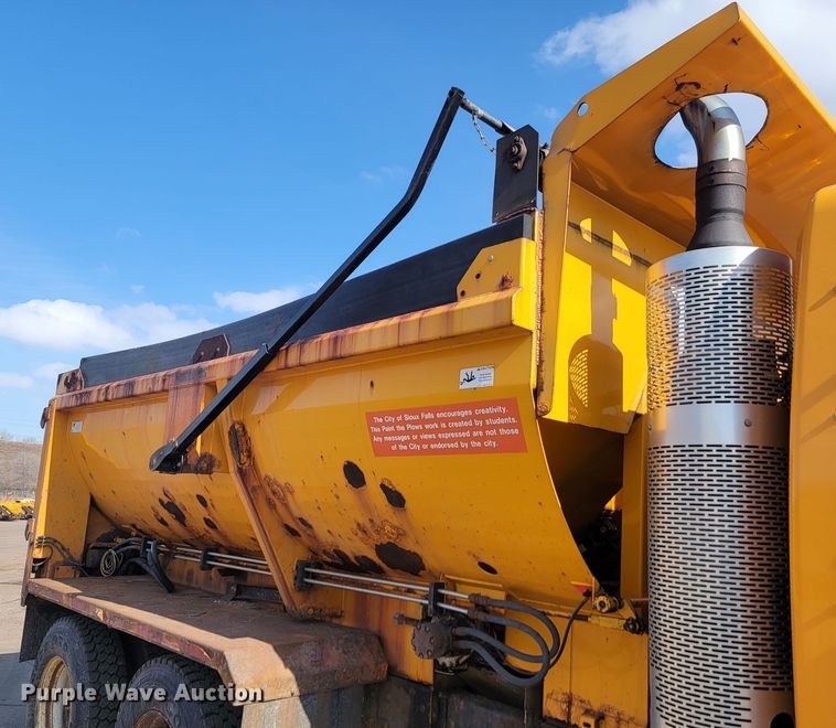 image for item LV9413 2008 International WorkStar 7400  dump truck