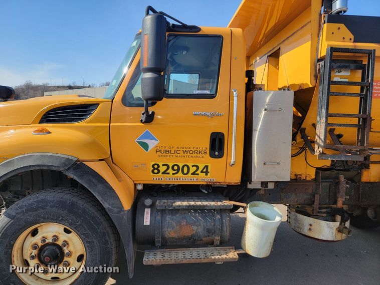 image for item LV9413 2008 International WorkStar 7400  dump truck