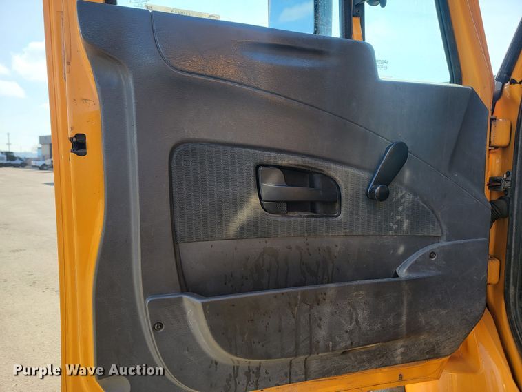 image for item LV9413 2008 International WorkStar 7400  dump truck