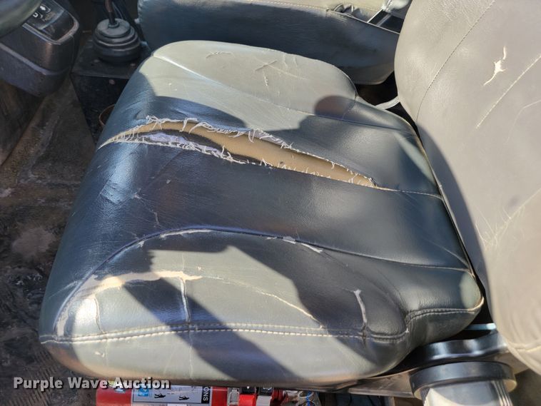 image for item LV9413 2008 International WorkStar 7400  dump truck