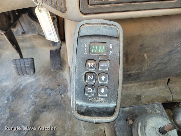 image for item LV9413 2008 International WorkStar 7400  dump truck