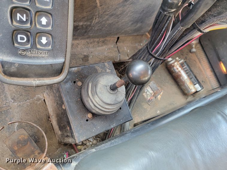 image for item LV9413 2008 International WorkStar 7400  dump truck