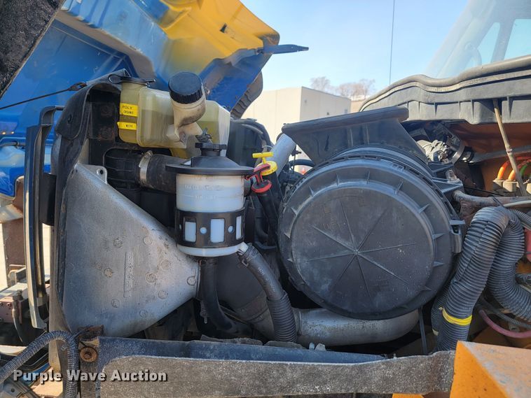 image for item LV9413 2008 International WorkStar 7400  dump truck