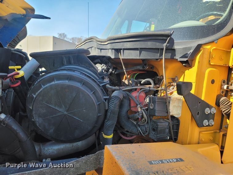 image for item LV9413 2008 International WorkStar 7400  dump truck