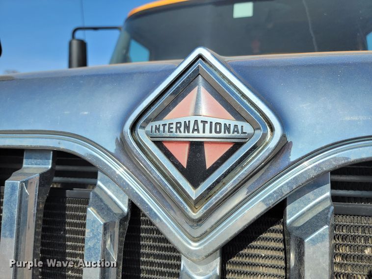 image for item LV9413 2008 International WorkStar 7400  dump truck