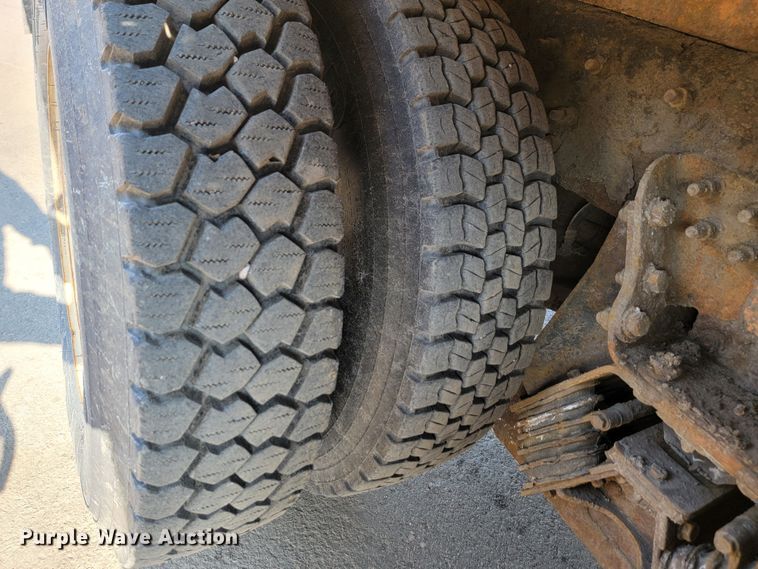 image for item LV9413 2008 International WorkStar 7400  dump truck