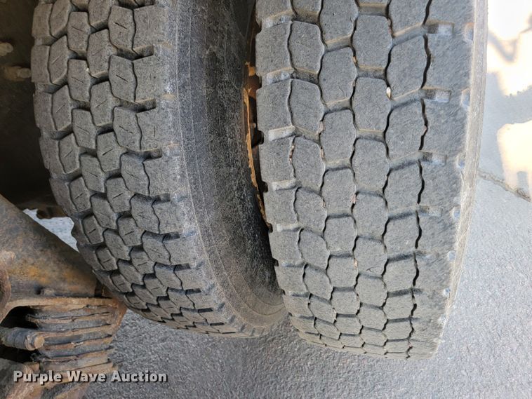 image for item LV9413 2008 International WorkStar 7400  dump truck