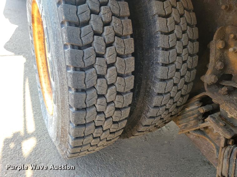 image for item LV9413 2008 International WorkStar 7400  dump truck