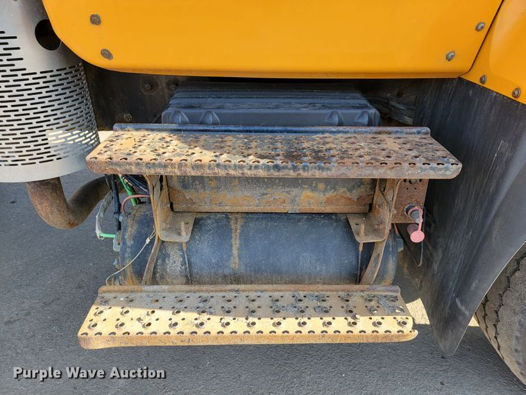 image for item LV9414 2012 International WorkStar 7500  dump truck