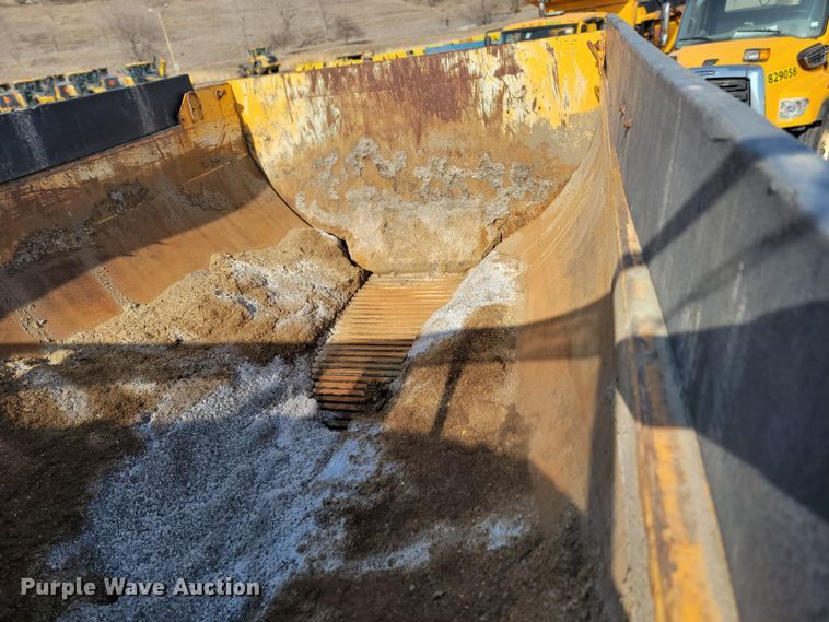 image for item LV9414 2012 International WorkStar 7500  dump truck