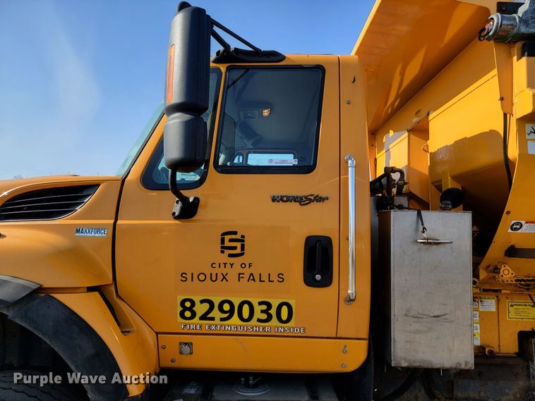 image for item LV9414 2012 International WorkStar 7500  dump truck