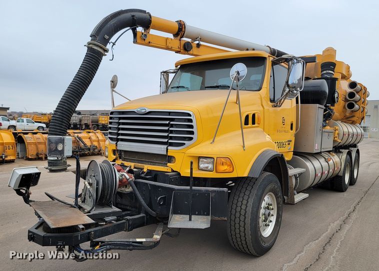 image for item LV9423 2008 Sterling LT9500  vacuum truck