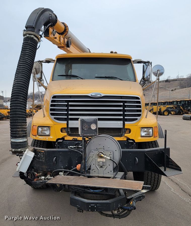 image for item LV9423 2008 Sterling LT9500  vacuum truck